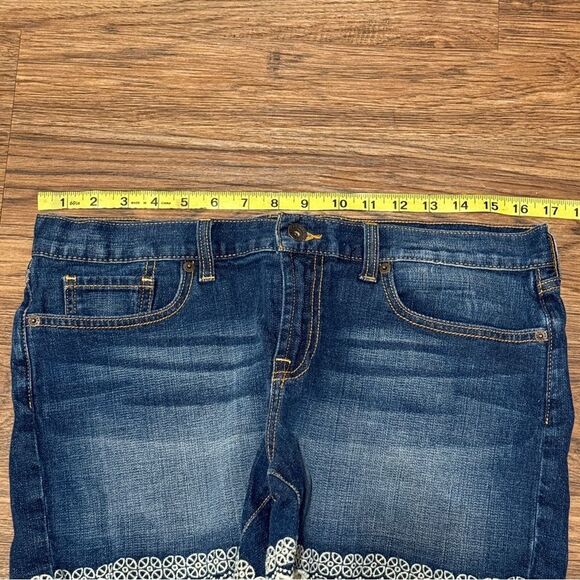 Lucky Brand The Abbey Blue Jean Shorts with Embroidery Hem Details Size 10 / 30 - Picture 6 of 10